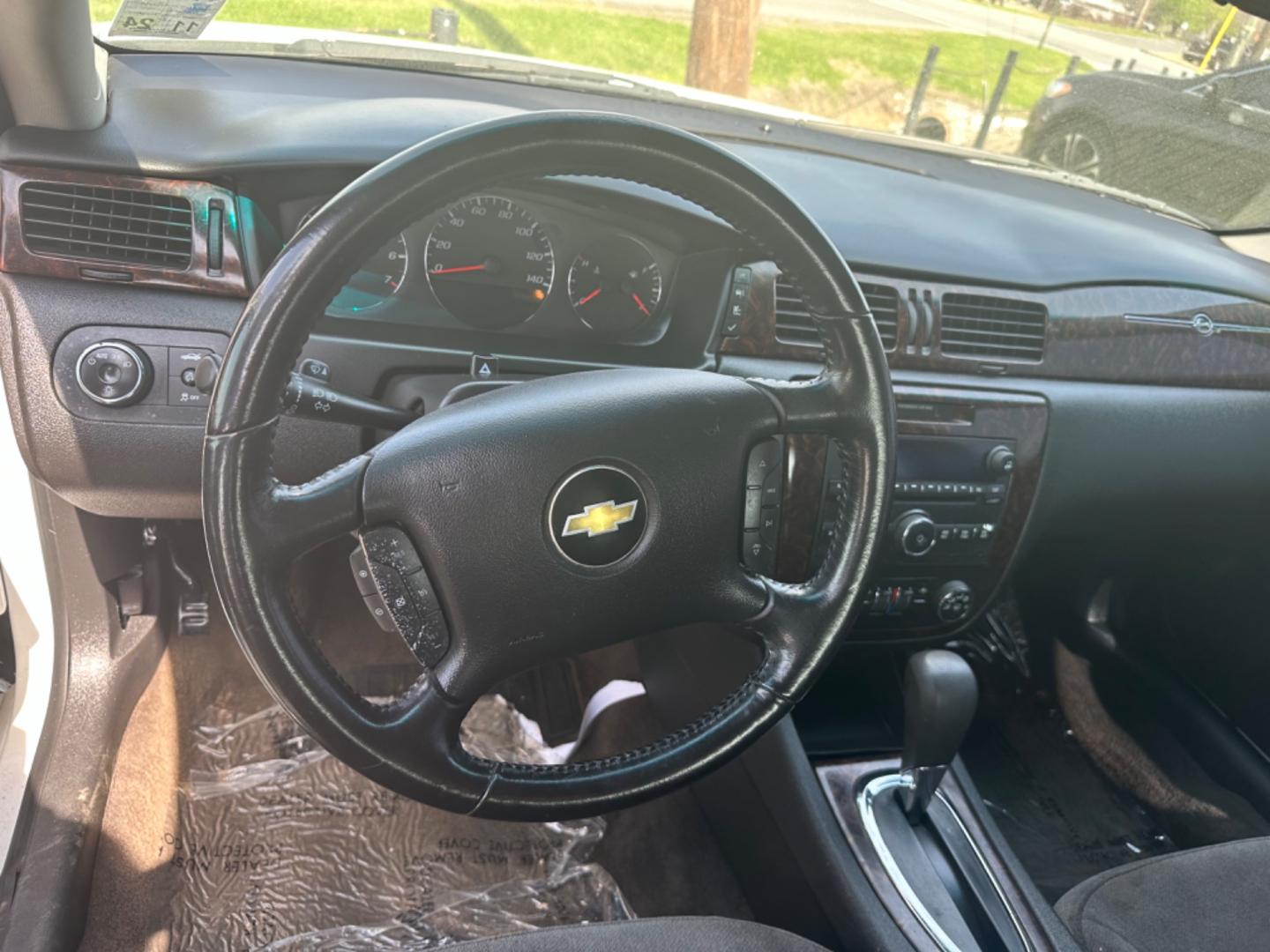 2014 Chevrolet Impala (2G1WB5E30E1) , located at 419 N 18th St., Monroe, LA, 71201, (318) 410-9250, 32.514370, -92.105133 - Photo#2